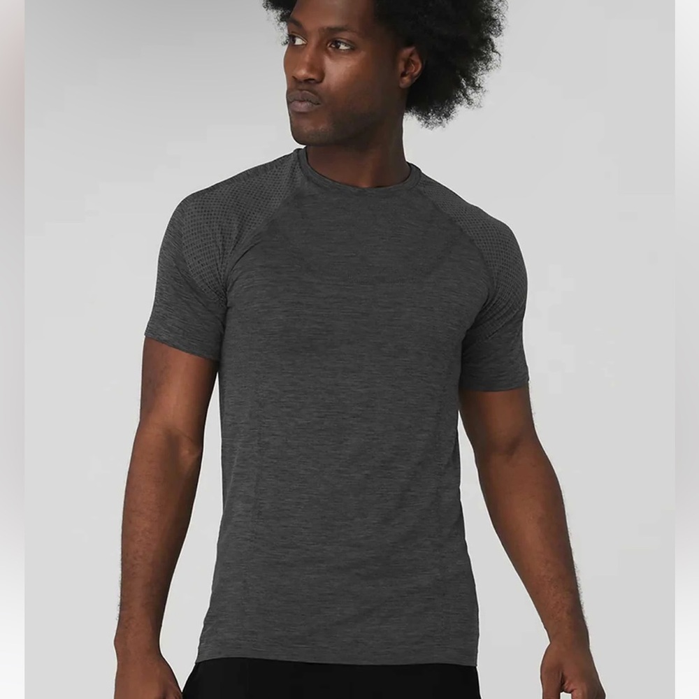 Alo Mens Amplify Short Sleeve Tee in Black Heather M